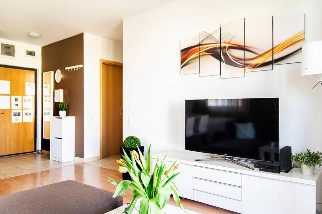 Vip Mini Resort,Private Parking & Balcony Budapest Eksteriør billede